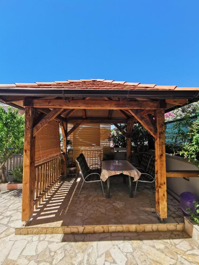 מאנדרה Apartmani Trupeljak מראה חיצוני תמונה