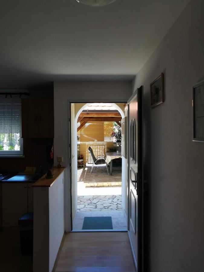 מאנדרה Apartmani Trupeljak מראה חיצוני תמונה