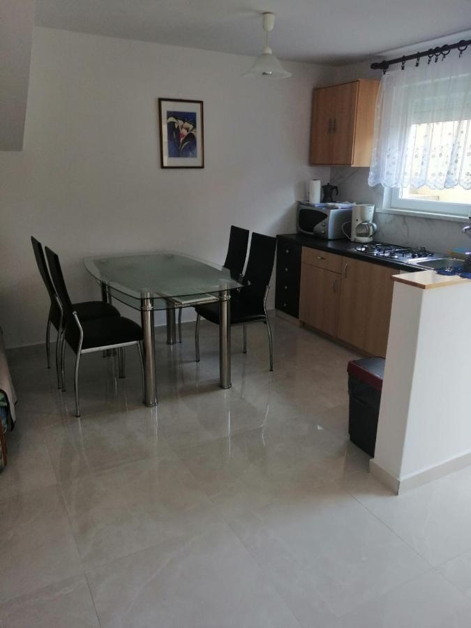 מאנדרה Apartmani Trupeljak מראה חיצוני תמונה