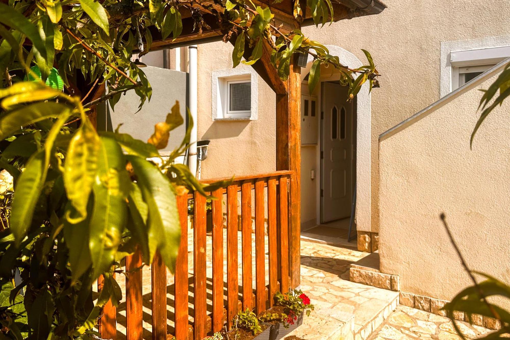 מאנדרה Apartmani Trupeljak מראה חיצוני תמונה