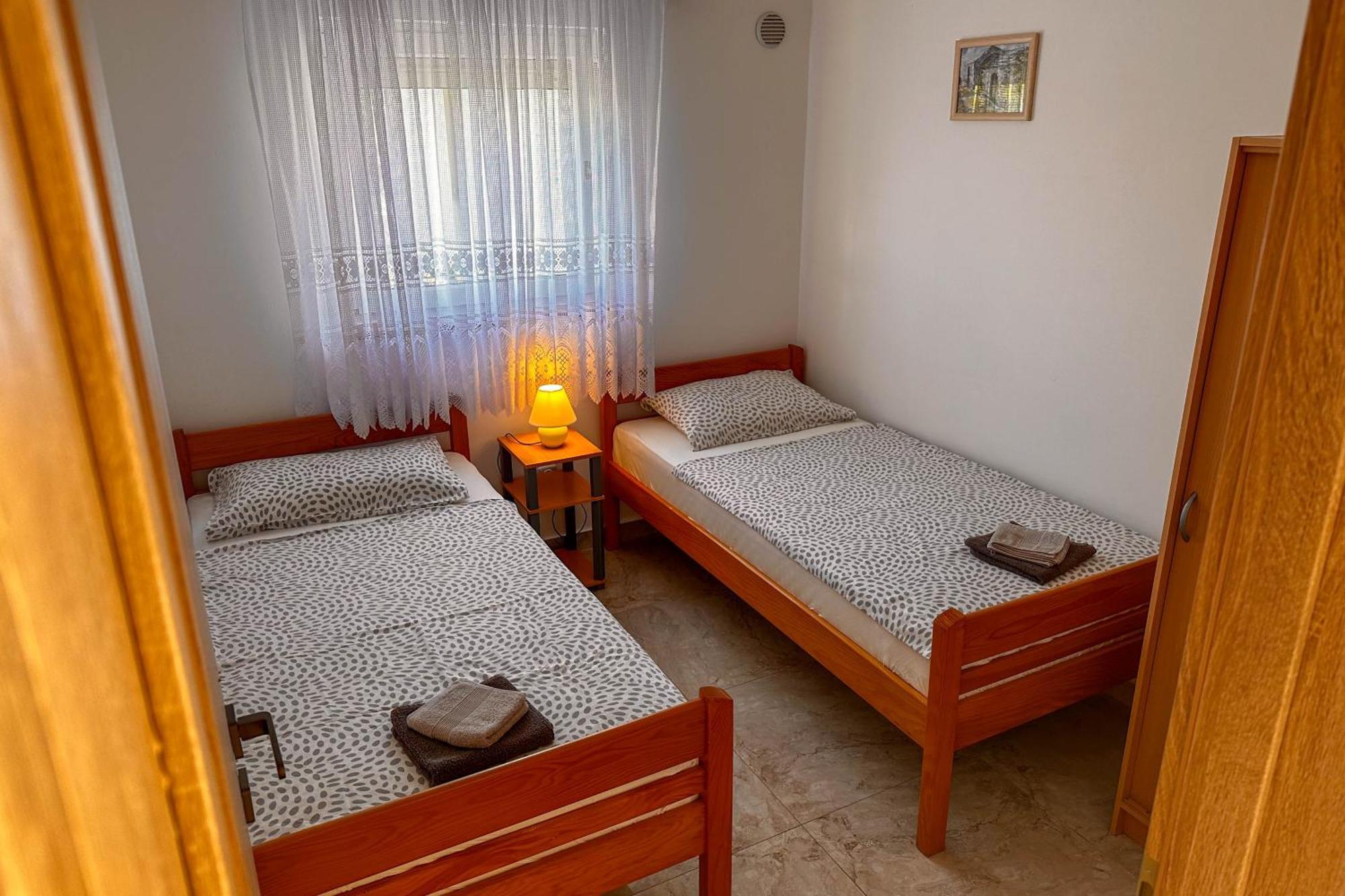 מאנדרה Apartmani Trupeljak חדר תמונה